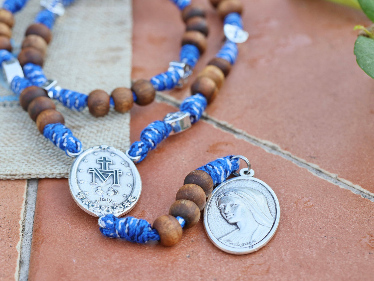 Rosario de San Miguel, rosario paracord, cuentas de rosario de madera, corona de San Miguel, rosario católico, cuentas de rosario táctico, Medalla Milagrosa