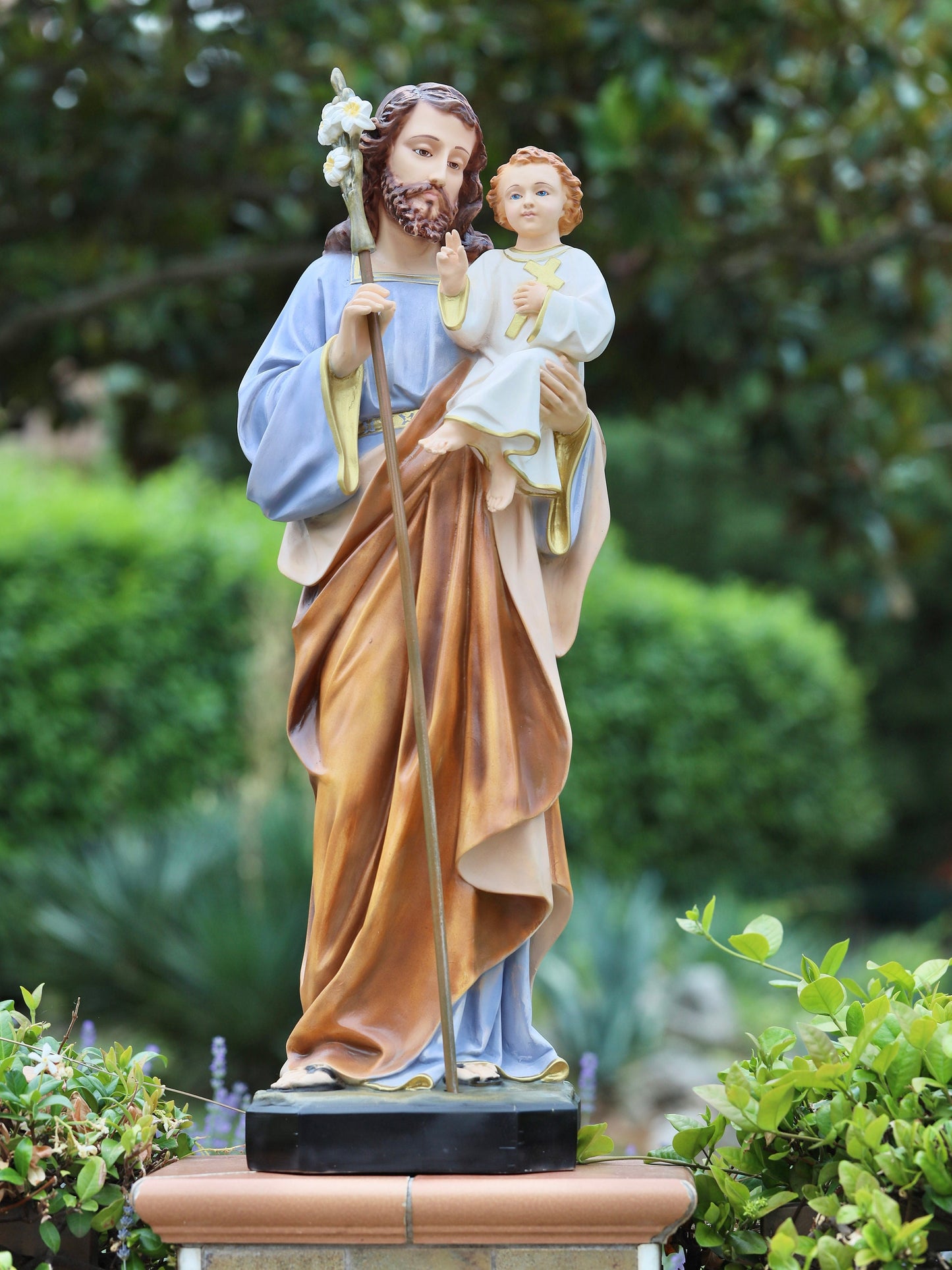 Estatua de San José, San José con el Niño Jesús, estatua del altar del hogar, estatua católica devocional, estatua del jardín, estatua de 31 pulgadas, polvo de mármol