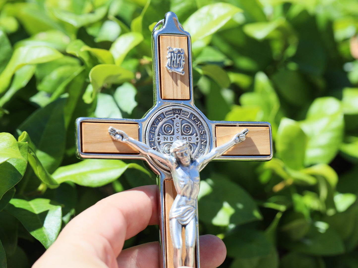 Crucifijo de San Benito para el hogar, cruz de San Benito de pared, crucifijo de altar casero, crucifijo de madera de olivo, regalo para la familia, cruz de protección del hogar