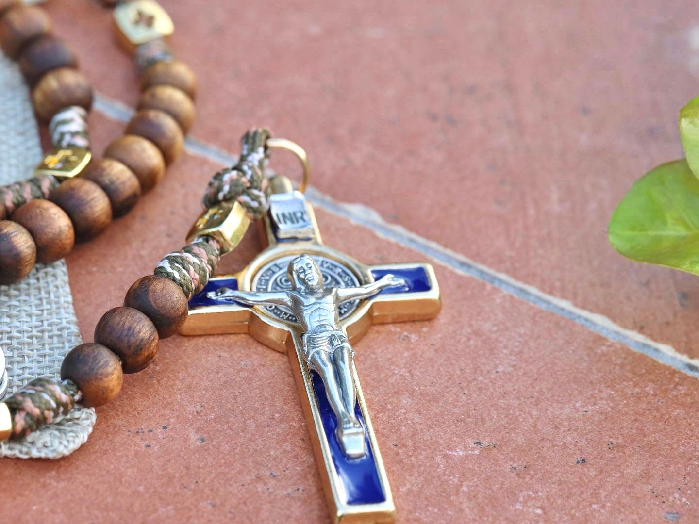 Rosario Paracord San Benito, rosario de madera, rosario táctico, Medalla Milagrosa, San Miguel, Espíritu Santo, medalla Escapulario, rosario para hombre