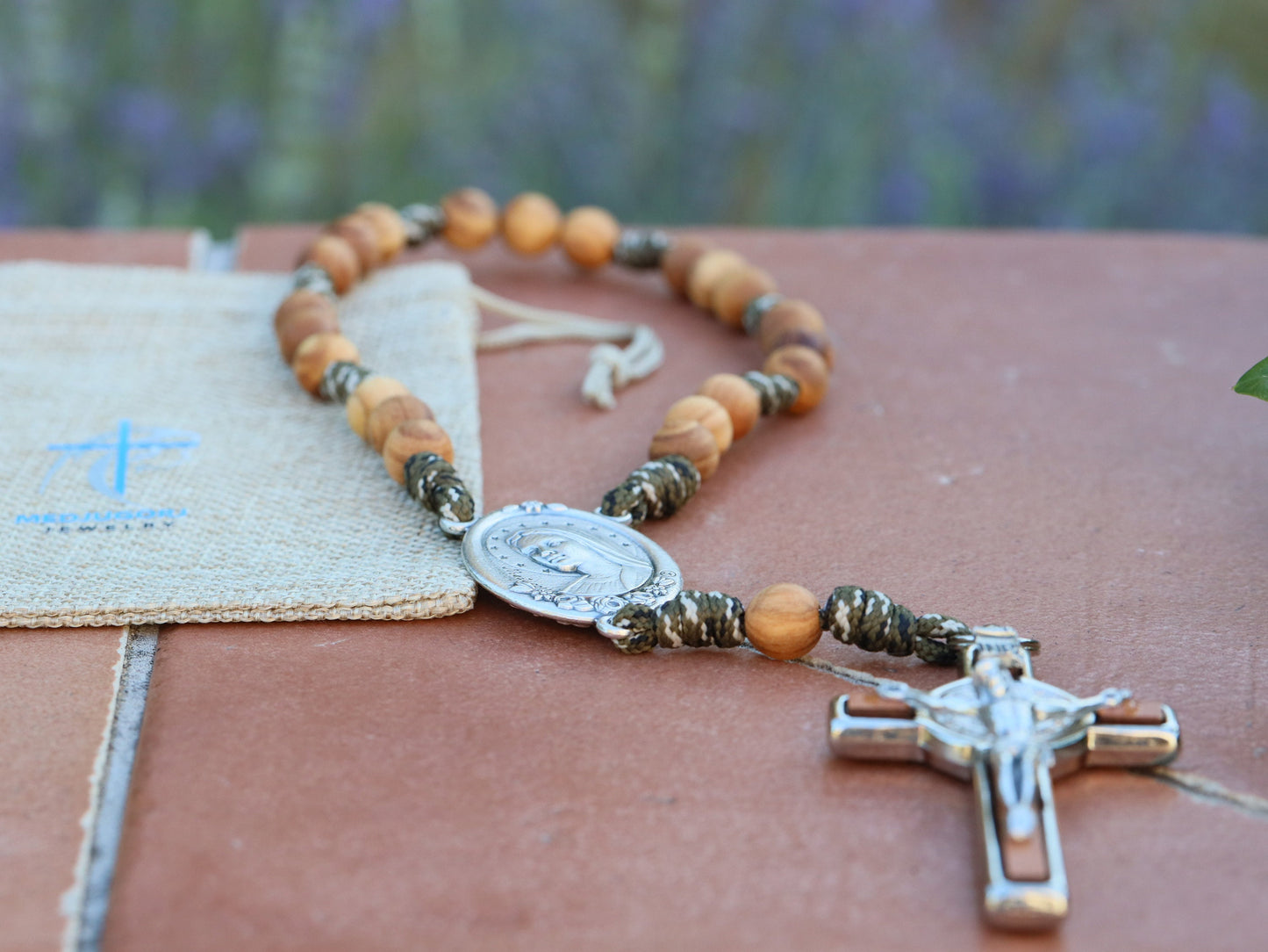Rosario de Medjugorje, Coronilla de la Paz, rosario de madera, Rosario por la paz, regalo para papá, siete veces tres rosario, rosario paracord, cruz de San Benito