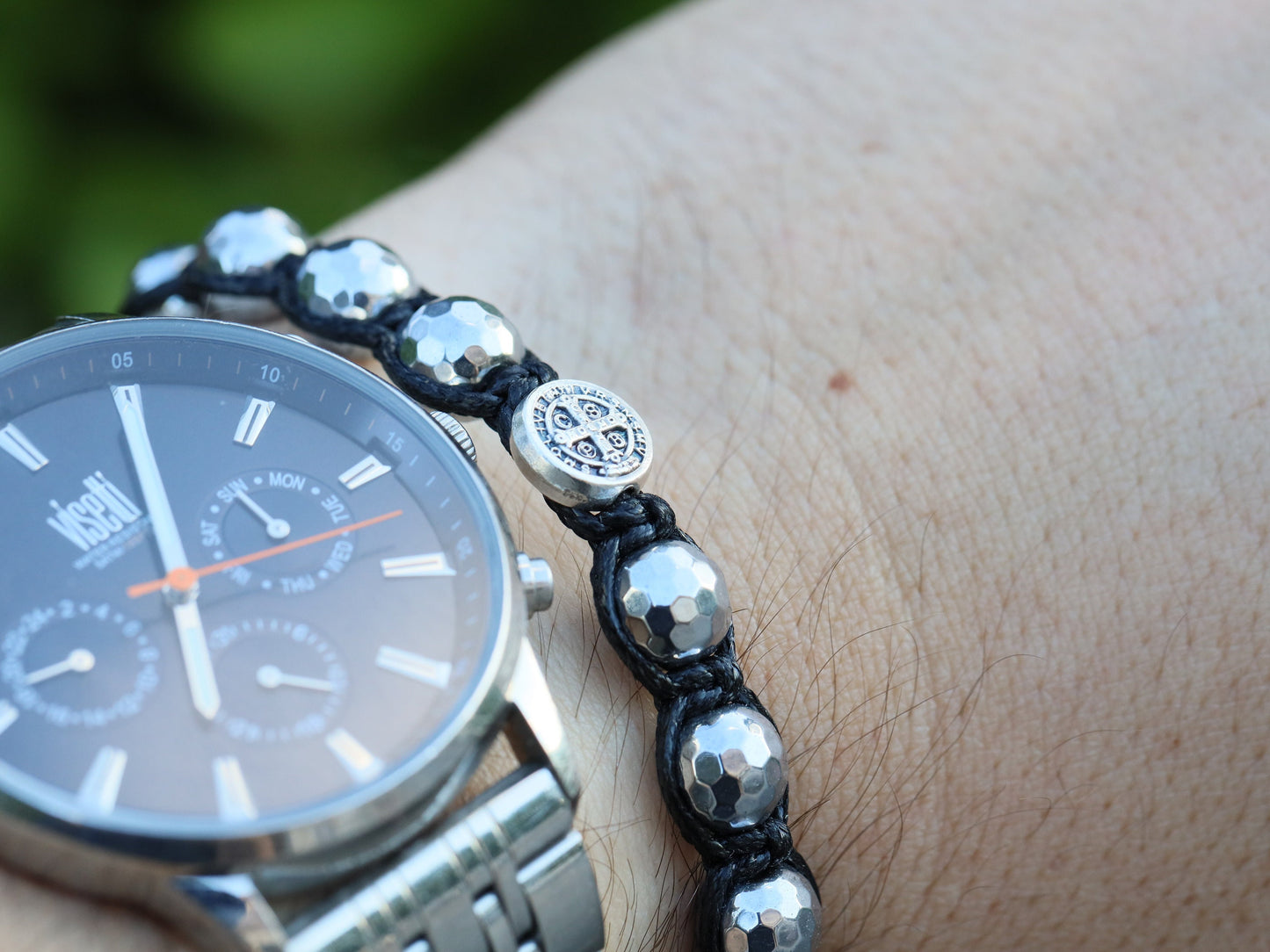 Pulsera de San Benito, pulsera de rosario, pulsera de rosario de tamaño ajustable, hematita con cara de bola de discoteca de plata, pulsera de protección de rosario para hombre