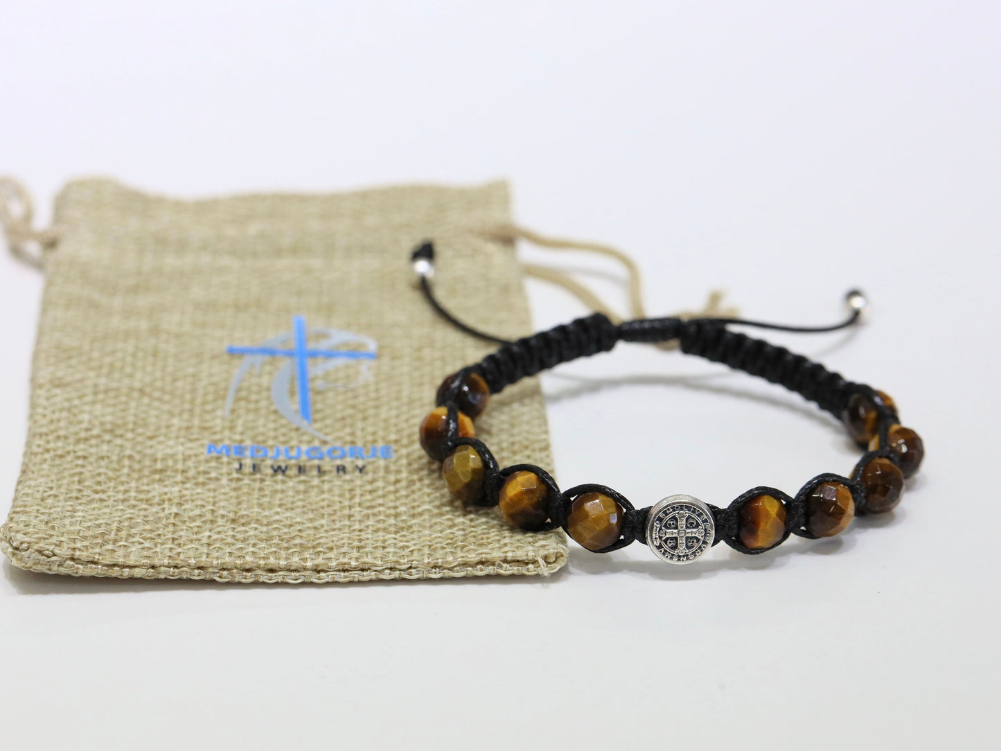 Pulsera de cuentas de rosario San Benito, pulsera de cuentas de rosario hecha a mano Macramé con piedra preciosa, pulsera de rosario encerado tejido para hombre