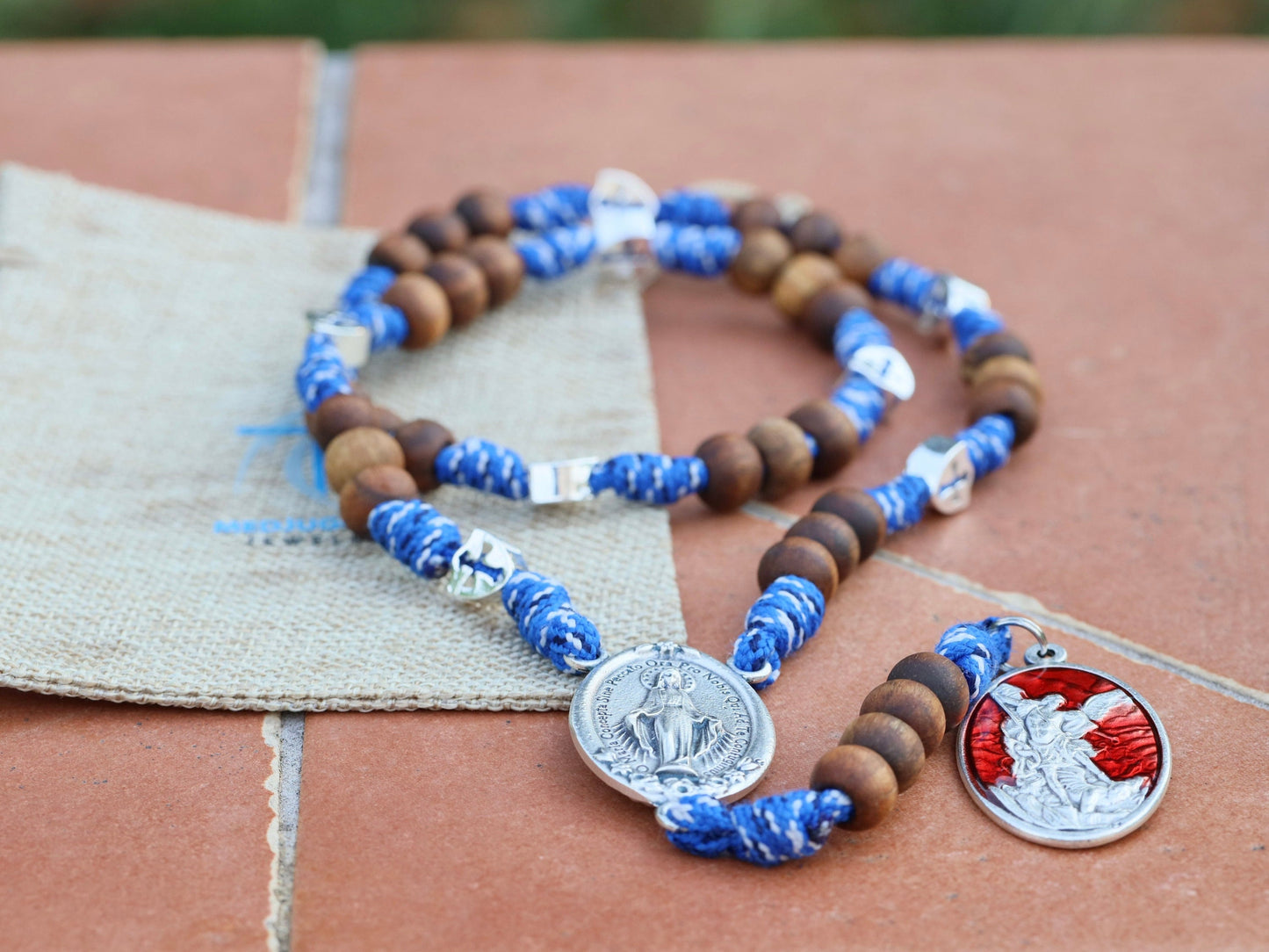 Rosario de San Miguel, rosario paracord, cuentas de rosario de madera, corona de San Miguel, rosario católico, cuentas de rosario táctico, Medalla Milagrosa