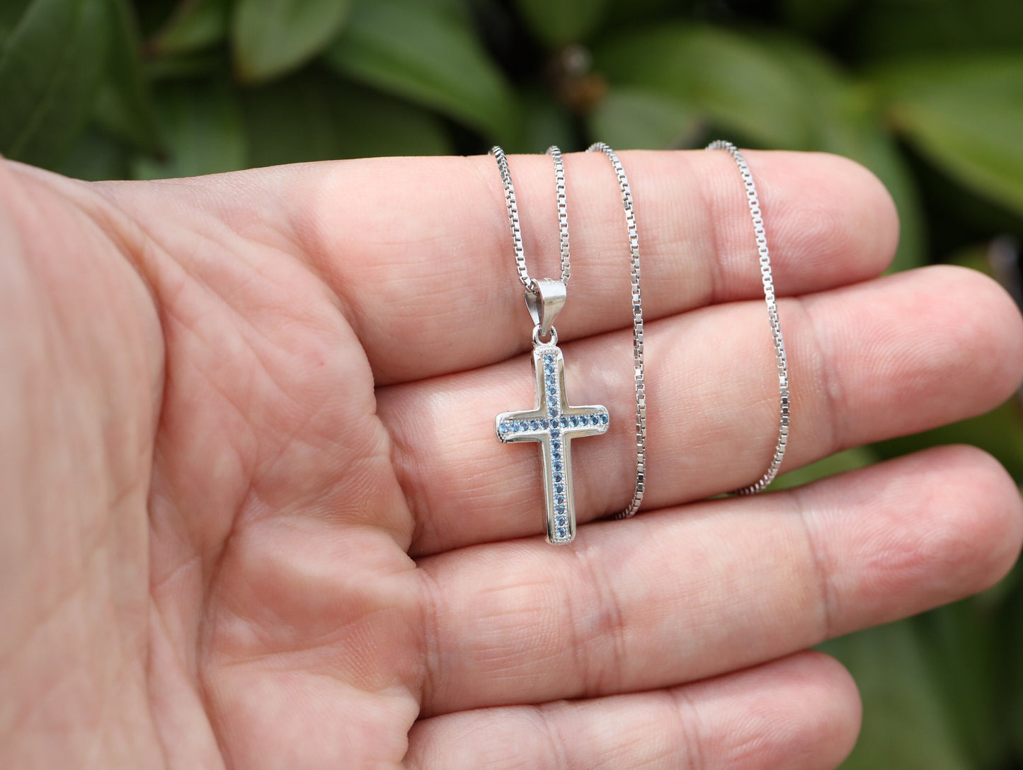 Collar de cruz azul de plata de ley, colgante de cruz azul de Medjugorje, collar de cruz de circonio cúbico azul para damas, encanto de cruz divina