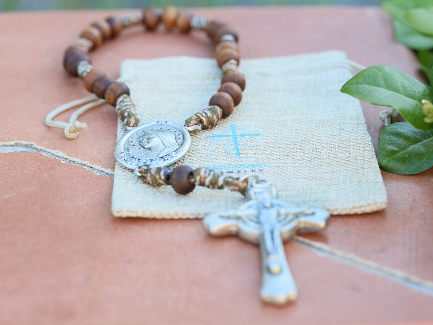 Coronilla de la paz, rosario de Medjugorje, rosario cruzado de San Benito, rosario de la Reina de la Paz, rosario de madera, rosario Paracord, rosario por la paz en el mundo