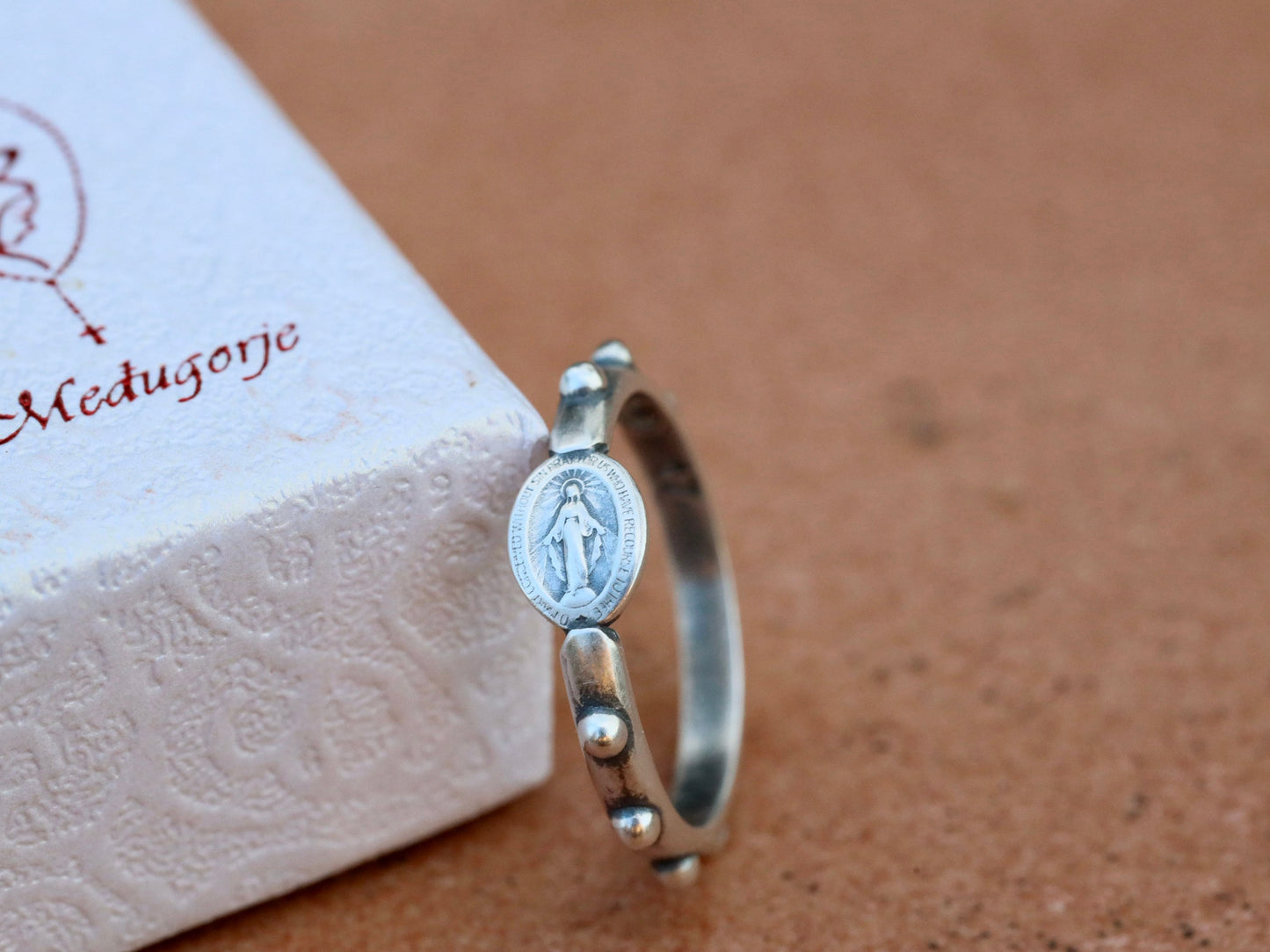 Anillo rosario Medalla Milagrosa, anillo rosario de plata de ley, anillo rosario vintage, anillo de plata antiguo, anillo con Nuestra Señora, anillo con Virgen María