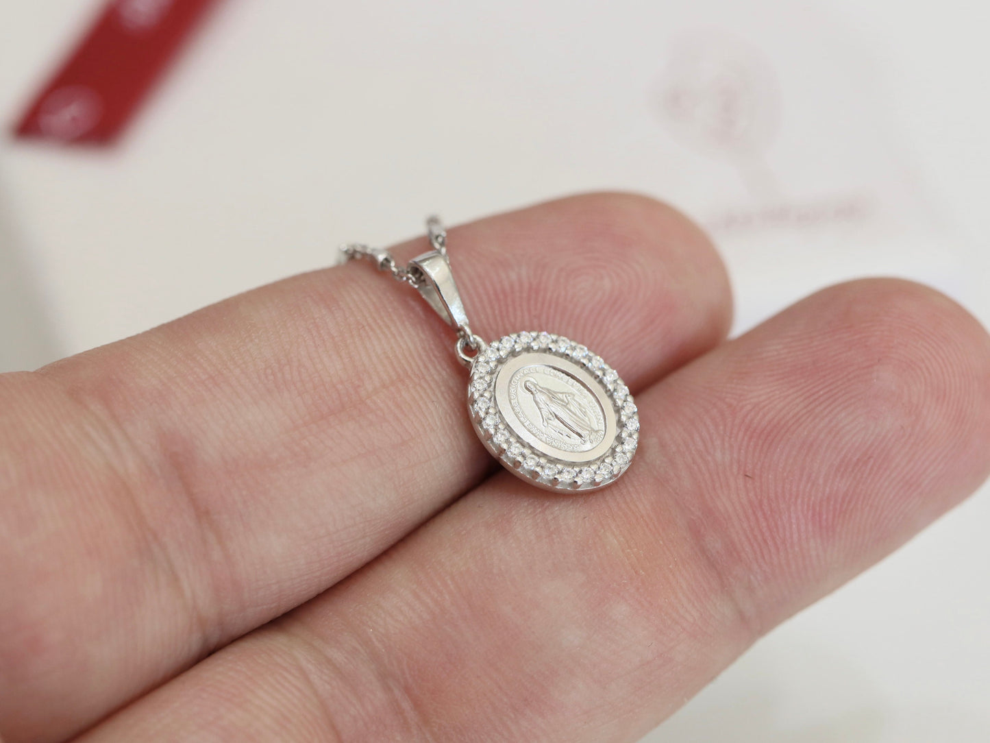 Medalla Milagrosa, plata de primera ley, medalla en miniatura de Nuestra Señora de Gracia, colgante delicado, medalla minimalista con circonio cúbico, regalo para adolescentes