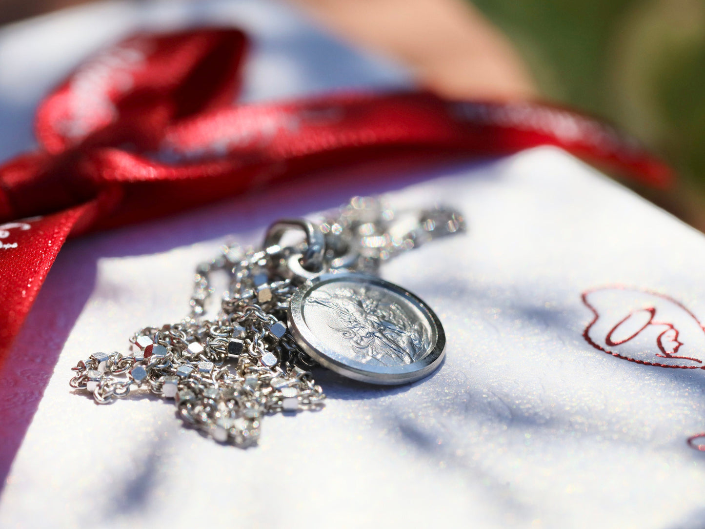 Medalla de San Miguel, medalla en miniatura, colgante delicado, plata de ley 925, regalo para adolescente, medalla redonda del arcángel Miguel, medalla delicada