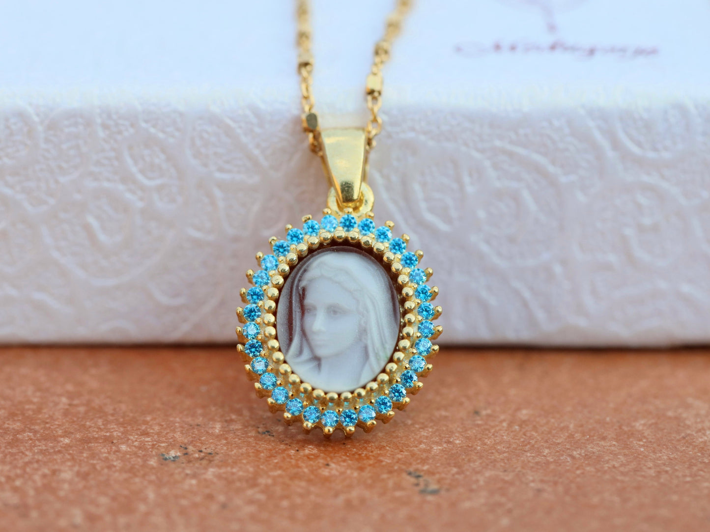 Colgante de Nuestra Señora, collar de Nuestra Señora de Medjugorje, colgante de la Reina de la Paz, colgante de camafeo relleno de oro de plata de ley 925, colgante para niña