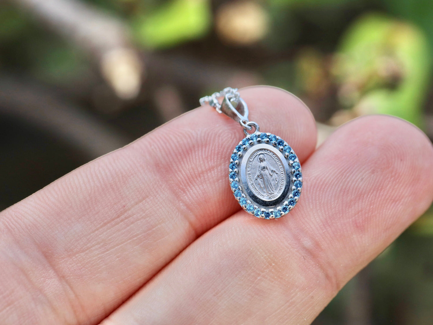 Medalla Milagrosa, colgante de collar de Nuestra Señora de Gracia, medalla de plata de ley, medalla minimalista para niñas, medalla azul en miniatura de Nuestra Señora