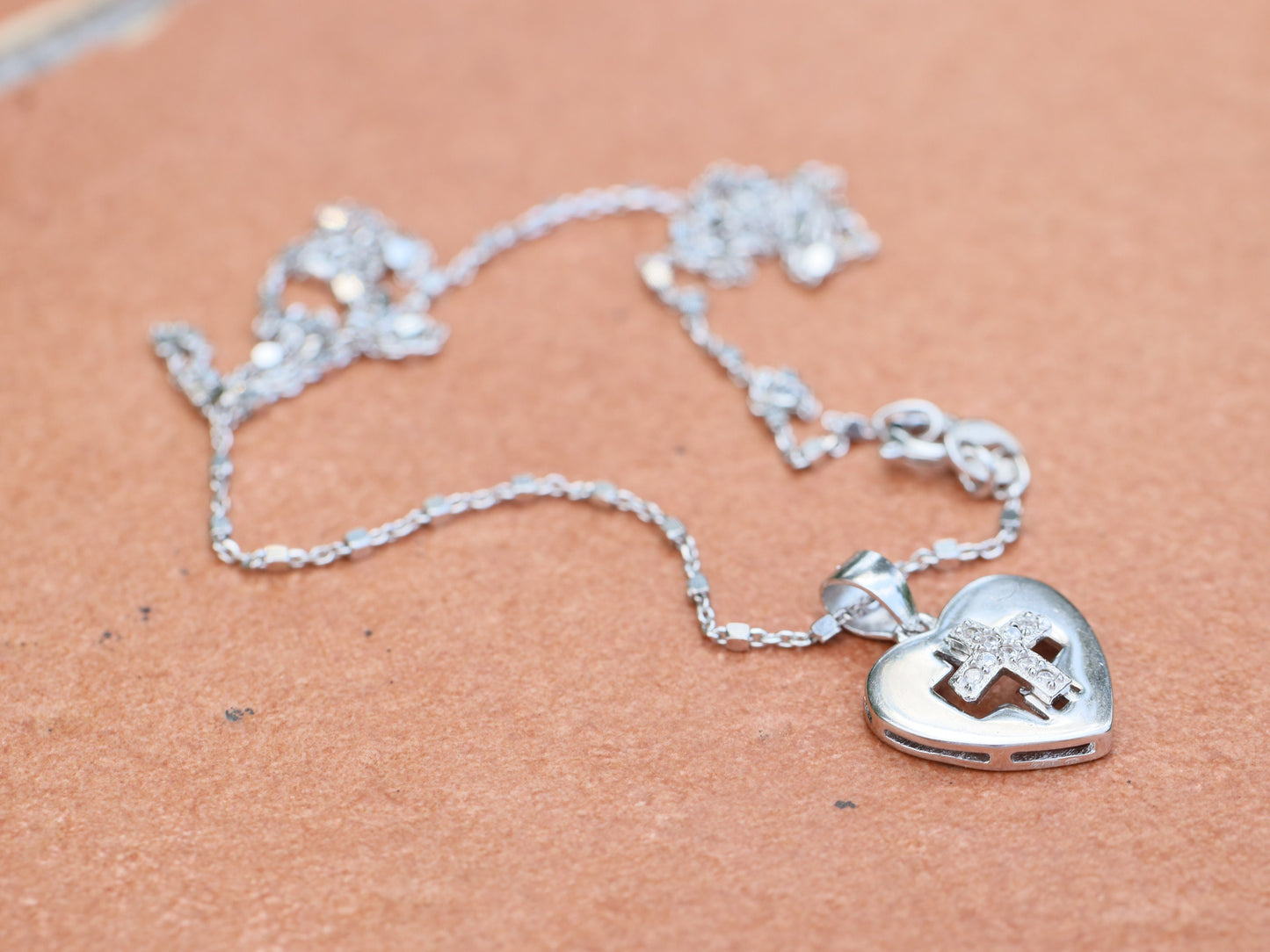 Colgante cruz, plata de primera ley 925, colgante para mujer, elegante cruz en forma de corazón, regalo para mujer, colgante cruz católica, delicado circonio