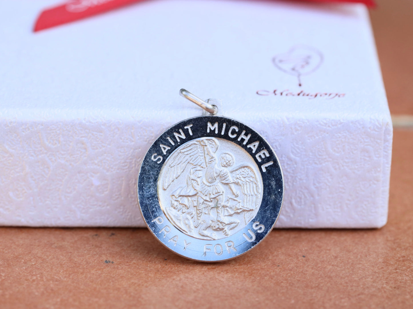 Medalla de San Miguel, plata de ley 925, medalla redonda de 24 mm, medalla arcángel Miguel, medalla para el hombre católico, medalla de protección católica fuerte
