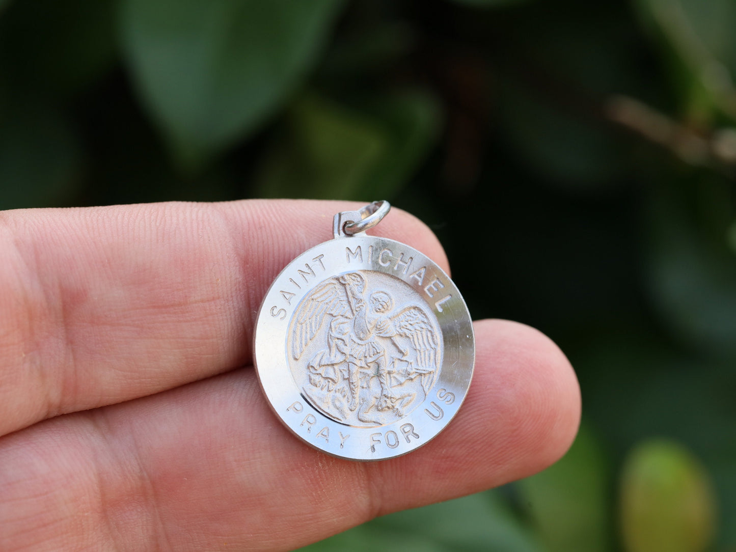 Medalla de San Miguel, plata de ley 925, medalla redonda de 24 mm, medalla arcángel Miguel, medalla para el hombre católico, medalla de protección católica fuerte
