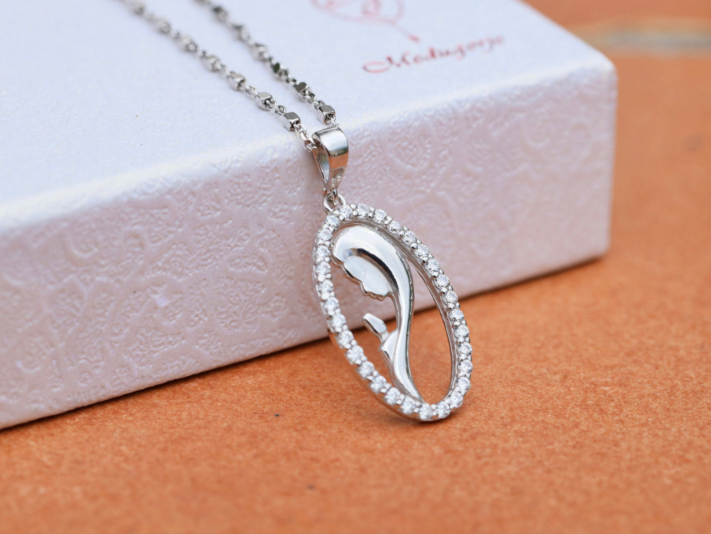 Colgante Nuestra Señora, Virgen María en medalla de oración, plata de ley, colgante perfil Nuestra Señora, colgante católico moderno, colgante para adolescente