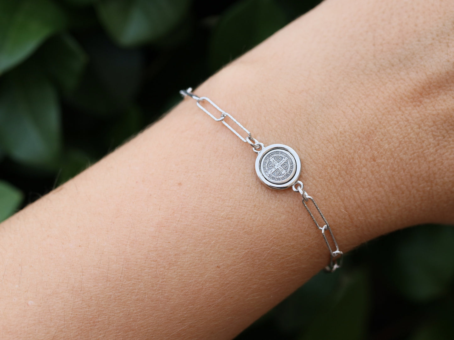 Pulsera PAPERCLIP San Benito, pulsera en miniatura, plata de ley 925, regalo para mujer, pulsera de medalla delicada, pulsera católica PARA MUJERES
