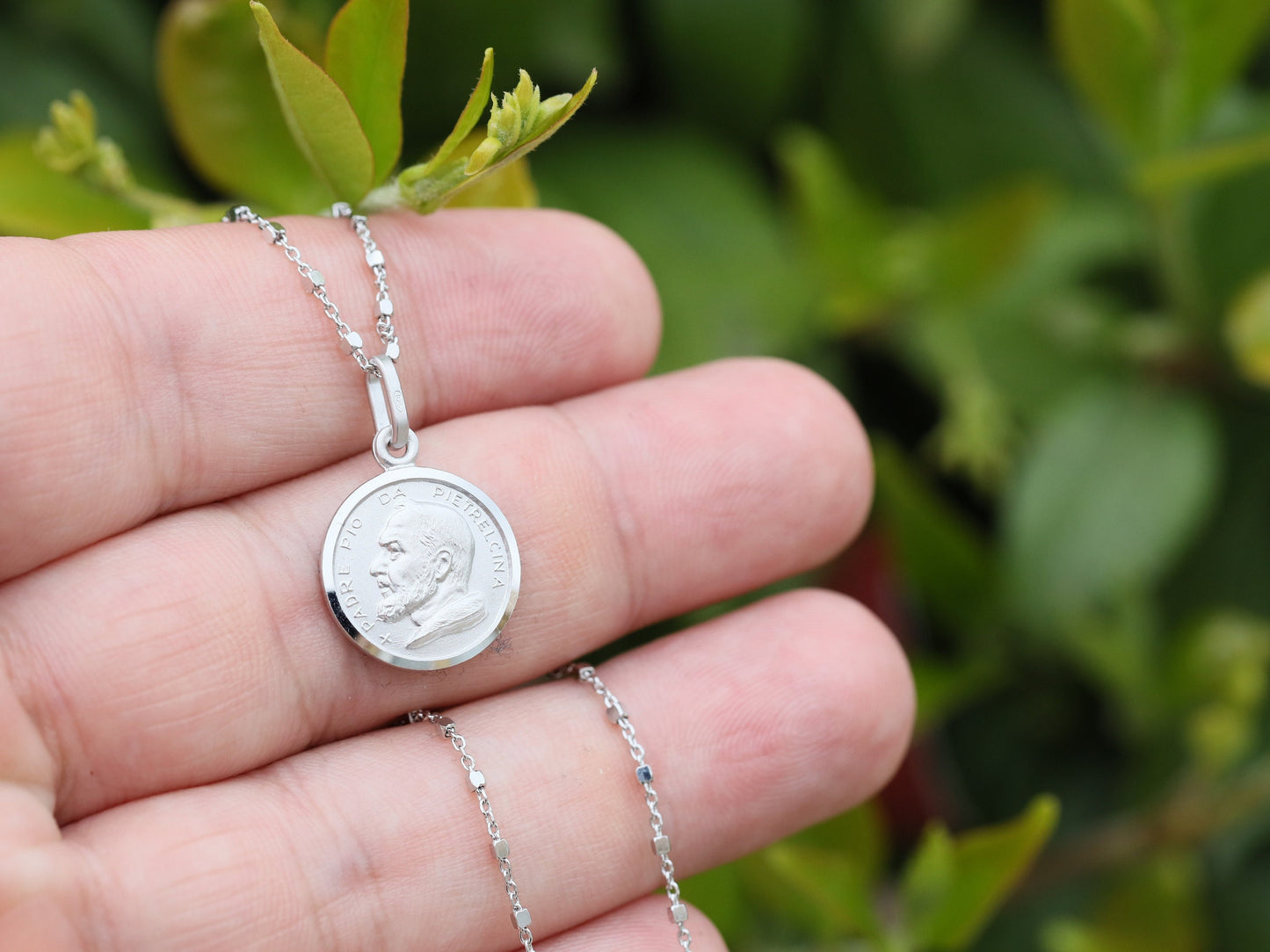Medalla de plata de ley 925 Padre Pío de Pietrelcina collar colgante, colgante de santo católico, medalla de plata del Santo Padre Pío de Pietrelcina
