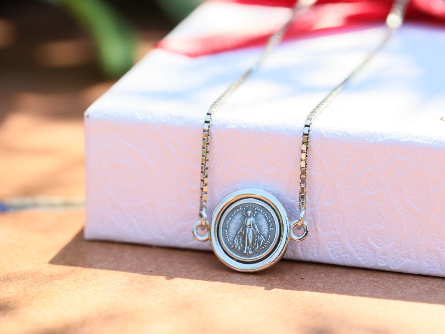 Medalla Milagrosa, plata de ley 925, collar de Nuestra Señora con cadena de caja, collar de Medalla Milagrosa en miniatura, collar delicado para adolescente