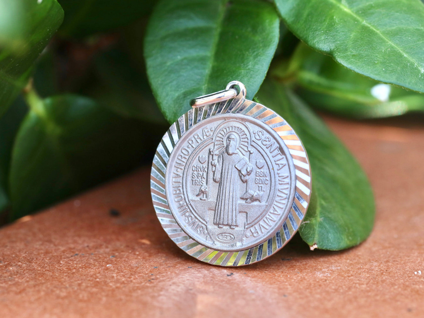 Medalla de San Benito, plata de ley 925, medalla redonda talla diamante, colgante unisex, medalla de cruz católica, medalla de protección, San Benito grande