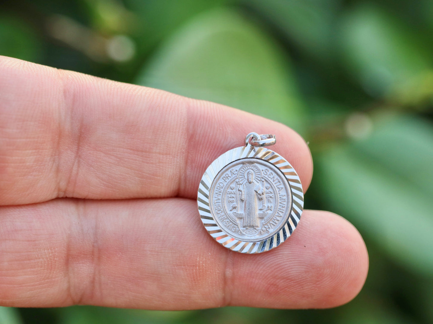 Medalla de San Benito, plata de ley 925, medalla redonda talla diamante, medalla cruzada, regalo para católico, regalo para mamá, medalla de protección del mal