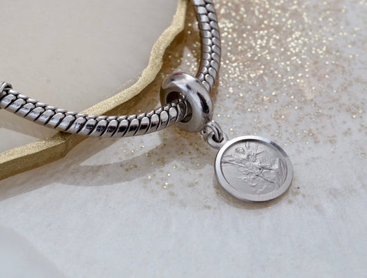 Colgante San Miguel Pandora, encanto de plata de ley de San Miguel, colgante de pulsera del Arcángel Miguel, colgante en miniatura de San Miguel