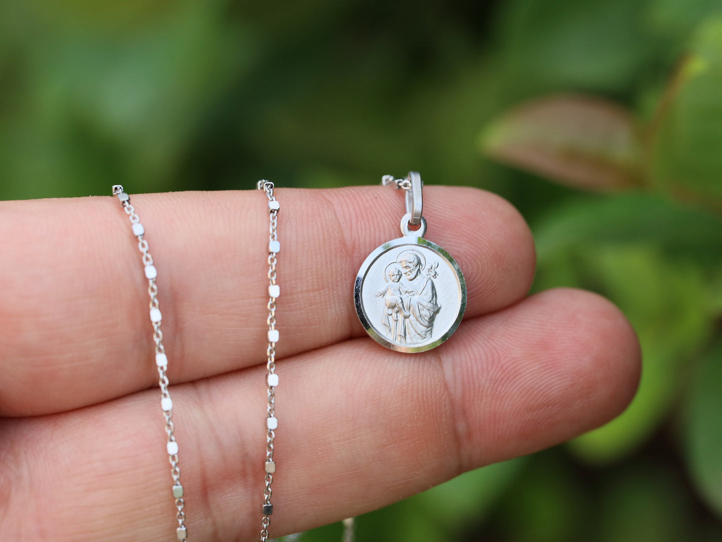 Medalla San José, plata de ley 925, medalla para hombre, medalla para mujer, medalla talla diamante, medalla santo católico, medalla protectora de la familia
