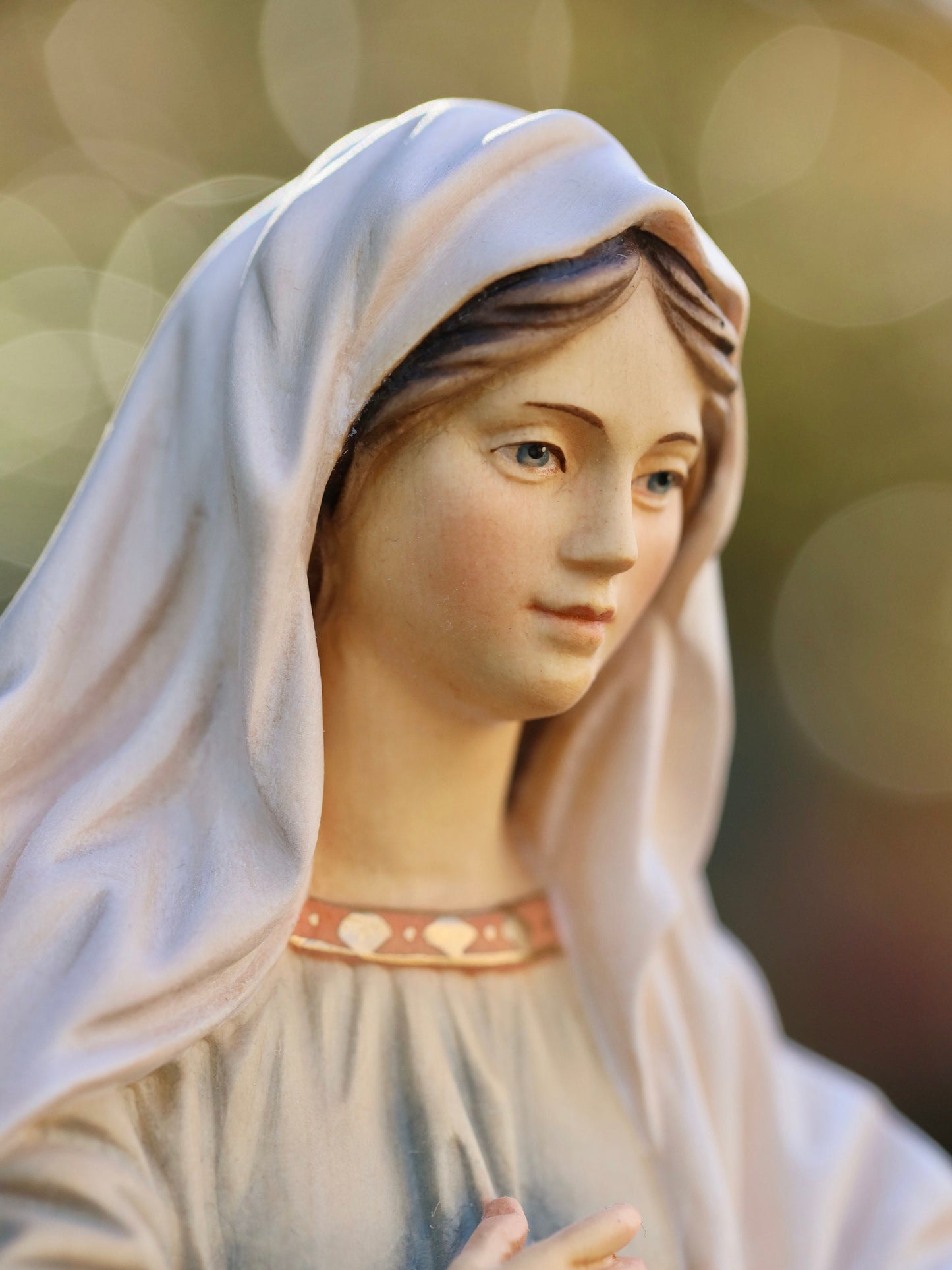 Estatua de Nuestra Señora, estatua de madera, estatua hecha a mano, estatua del altar del hogar, estatua de Medjugorje, estatua de 14 pulgadas, regalo para la familia, estatua de la Reina de la Paz