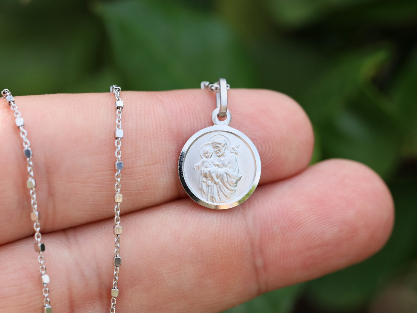 Medalla San José, plata de ley 925, medalla para hombre, medalla para mujer, medalla talla diamante, medalla santo católico, medalla protectora de la familia