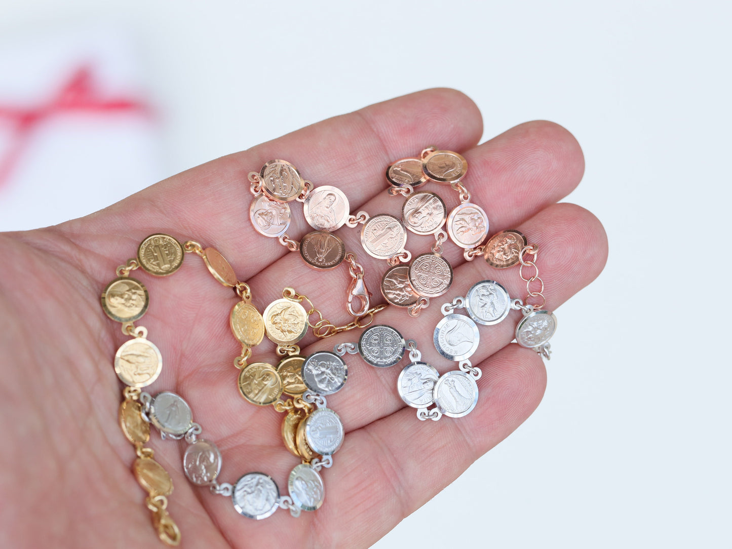 Pulsera de santos católicos, santos redondos en miniatura, pulsera chapada en oro de plata de ley 925 talla diamante, santos devocionales, regalo para mujer,