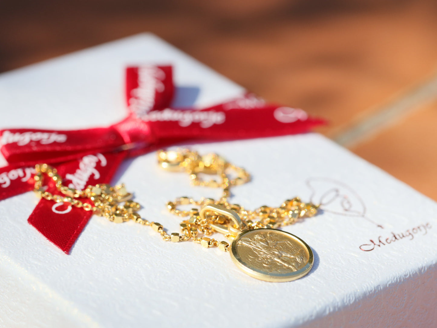 Medalla de San Miguel, miniatura chapada en oro de 18 k sobre medalla de plata de ley 925, colgante delicado para niños, medalla católica adolescente arcángel Miguel