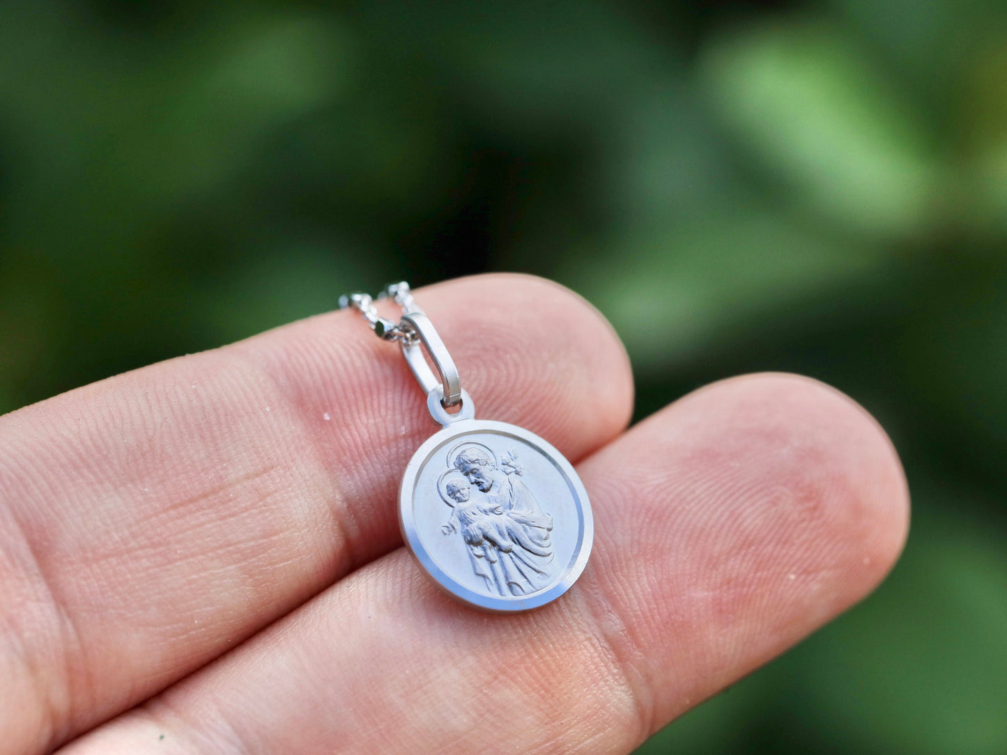 Medalla San José, plata de ley 925, medalla para hombre, medalla para mujer, medalla talla diamante, medalla santo católico, medalla protectora de la familia