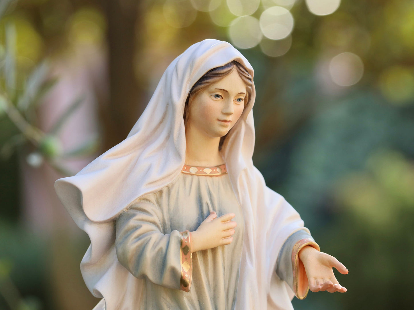 Estatua de Nuestra Señora, estatua de madera, estatua hecha a mano, estatua del altar del hogar, estatua de Medjugorje, estatua de 14 pulgadas, regalo para la familia, estatua de la Reina de la Paz