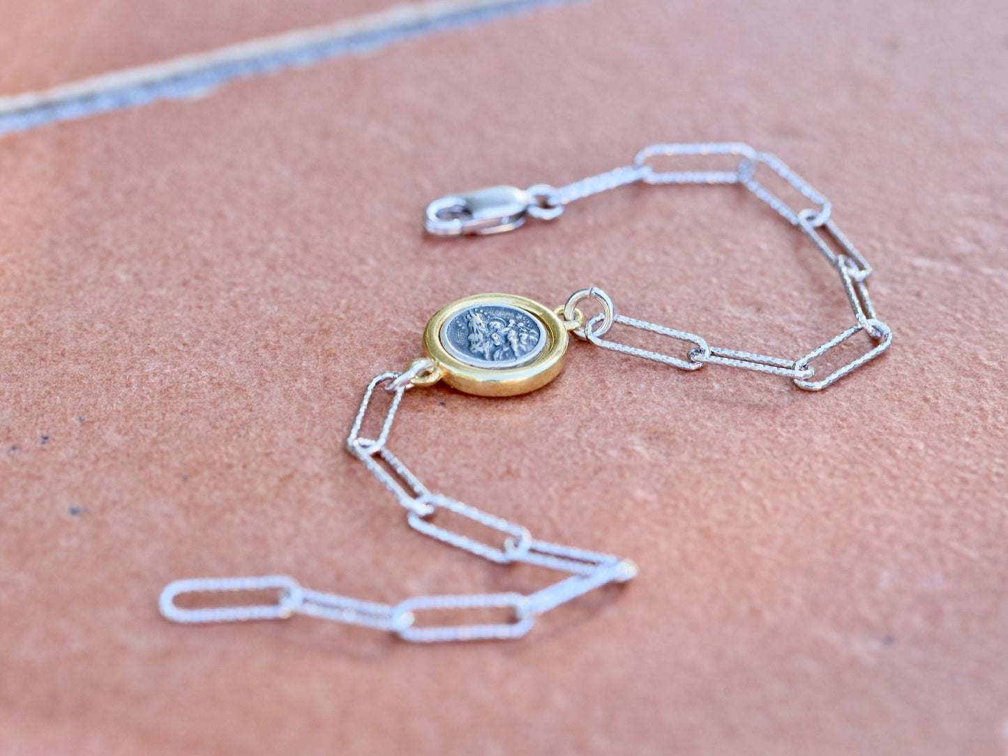 PAPERCLIP Pulsera escapulario, plata de ley 925, medalla escapulario chapada en oro, medalla escapulario aspecto retro, Sagrado Corazón y Monte Carmelo BRACALET