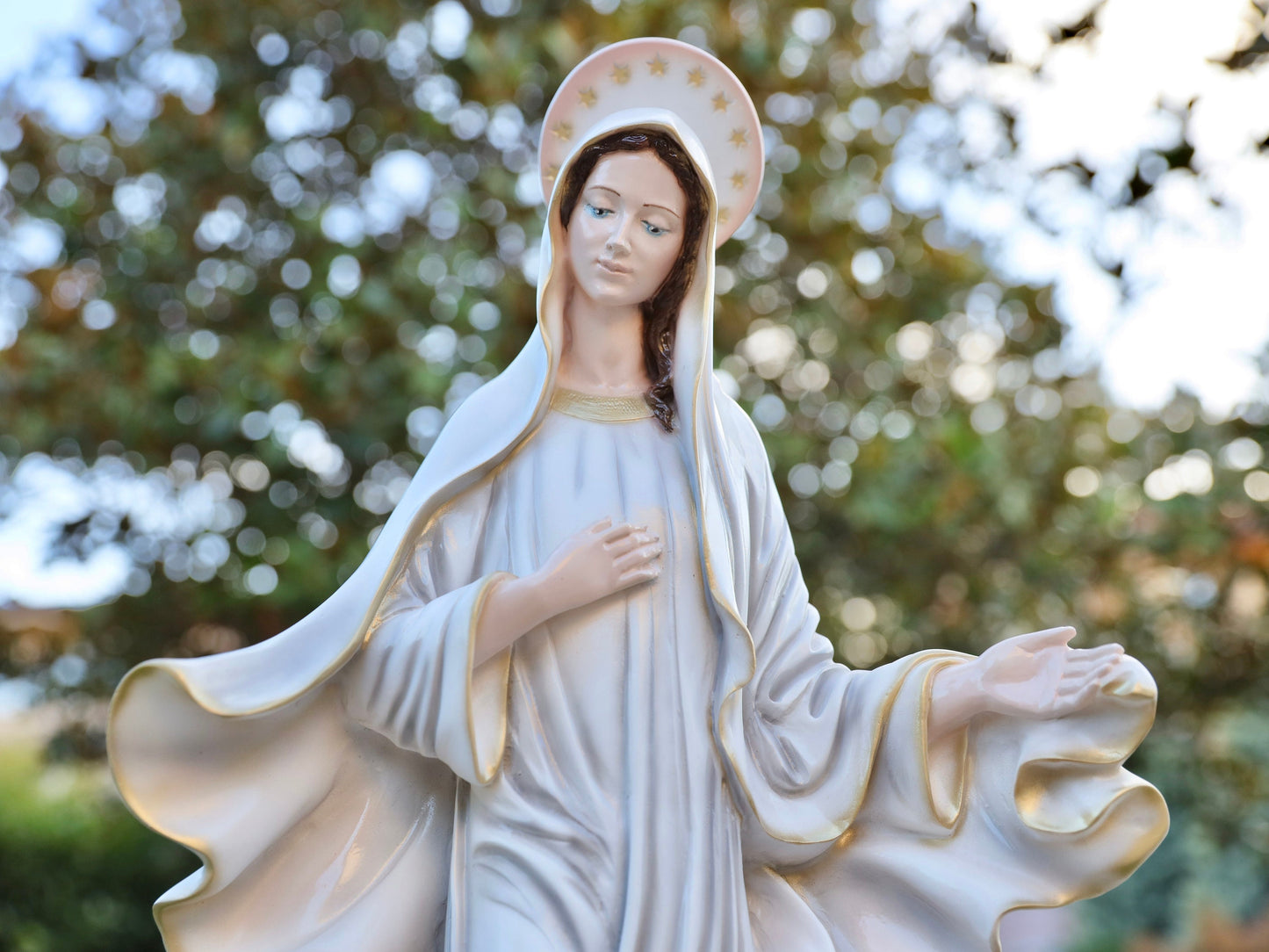 Estatua de Nuestra Señora de Medjugorje, estatua de 27 pulgadas, estatua al aire libre, estatua de la Reina de la Paz, estatua de la Virgen María del altar del hogar, estatua católica religiosa