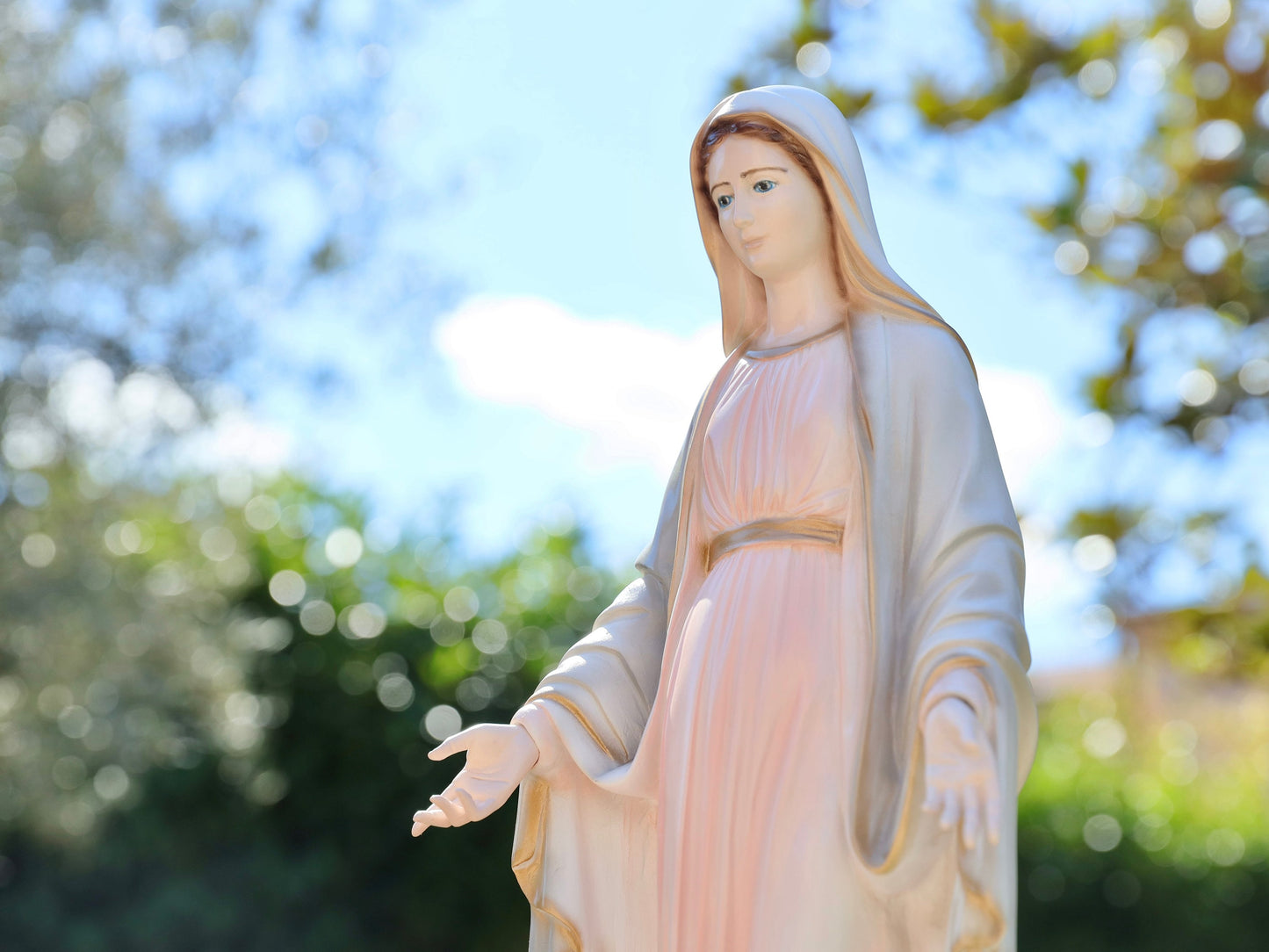 Estatua de Nuestra Señora de Gracia, estatua de polvo de mármol, estatua del altar casero de la Virgen María, estatua católica, estatua de jardín de 20 pulgadas, estatua rosa y gris