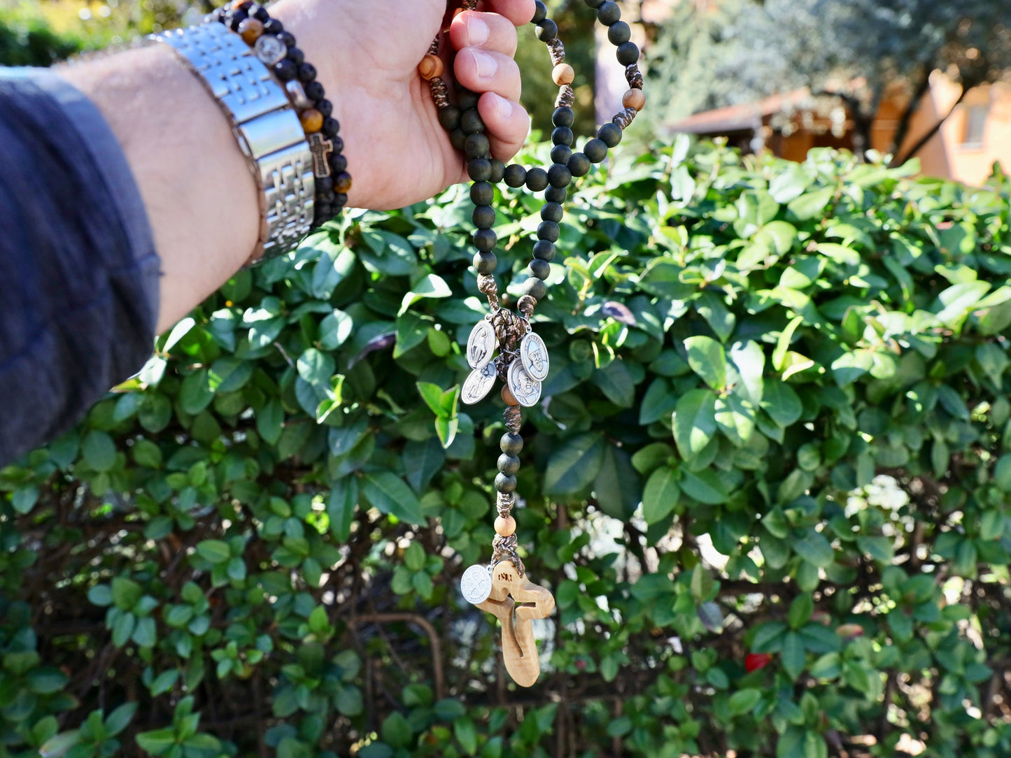 Rosario paracord con cuentas de madera, rosario verde militar para hombre, rosario guerrero, rosario robusto con santos, rosario católico con madera de olivo