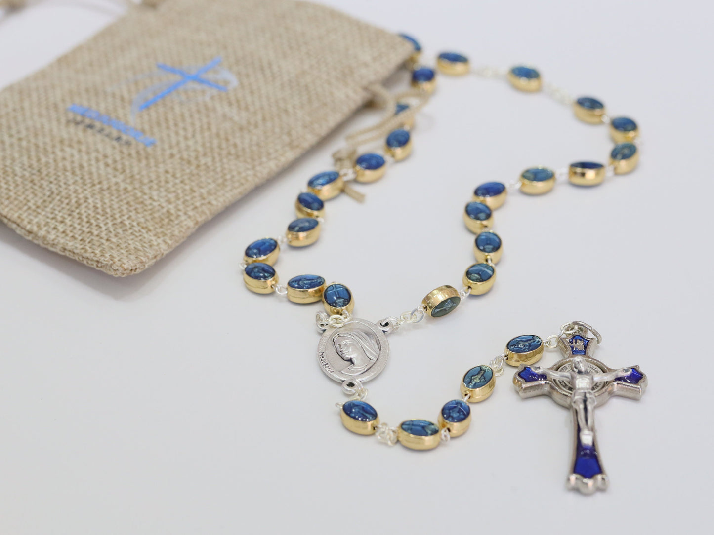 Rosario Medjugorje, rosario chapado en oro, rosario medalla reina de la paz, rosario hecho a mano, rosario azul, rosario cruzado de San Benito