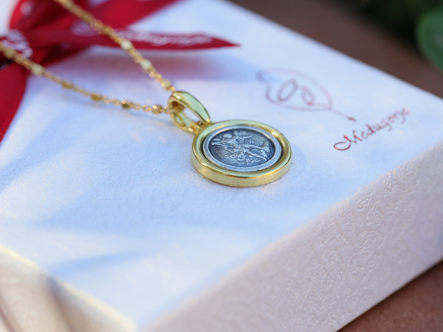 Medalla de San Miguel, medalla chapada en oro del arcángel Miguel, medalla de estilo vintage de plata de ley 925, medalla de protección redonda de 14 mm para católicos