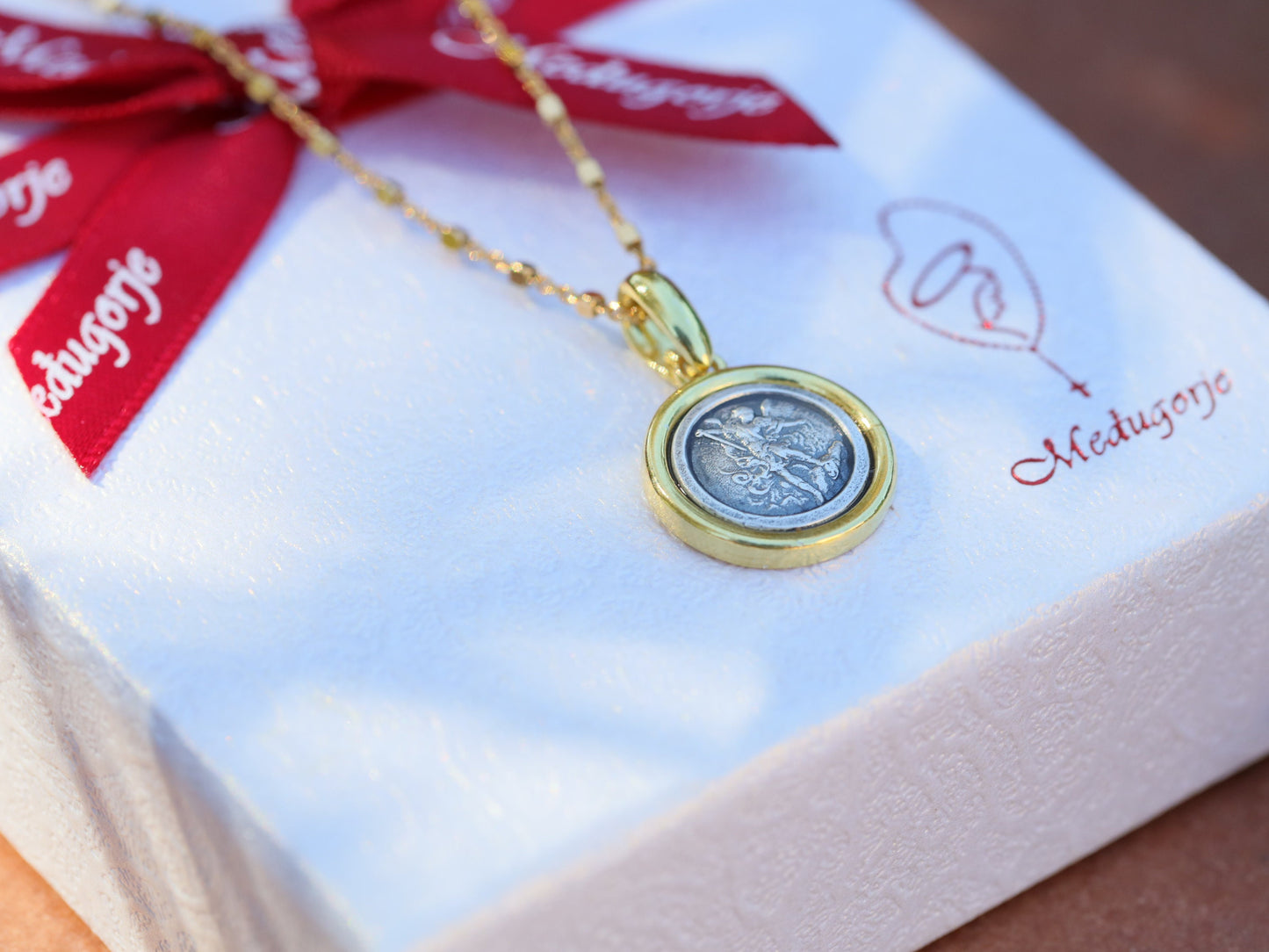 Medalla de San Miguel, medalla chapada en oro del arcángel Miguel, medalla de estilo vintage de plata de ley 925, medalla de protección redonda de 14 mm para católicos