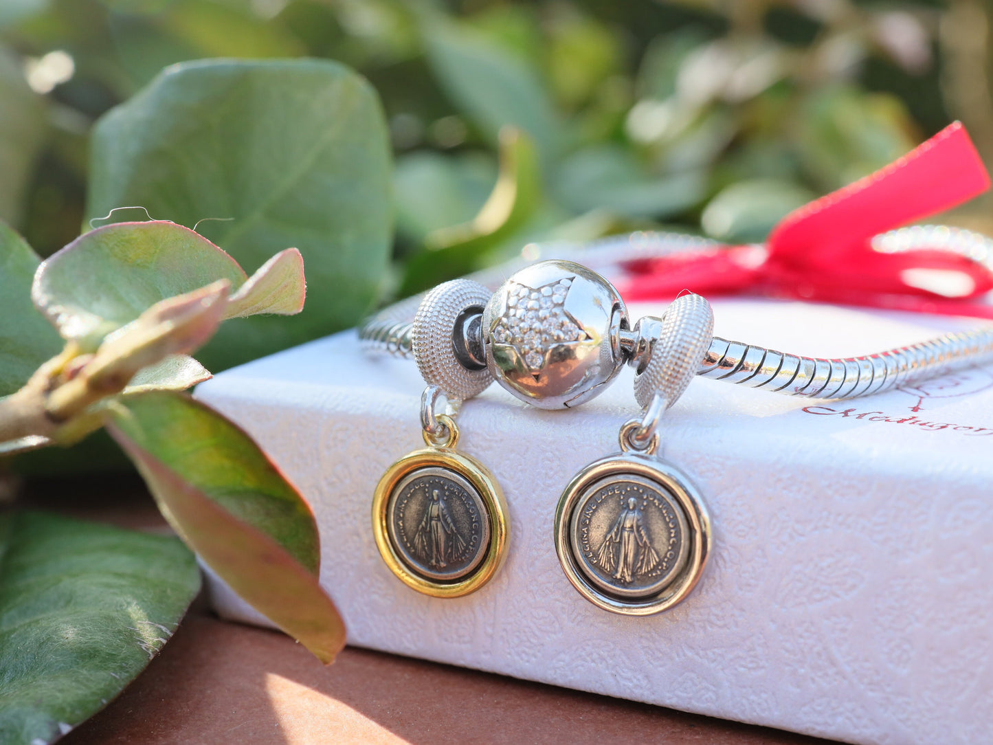 Encanto de la Medalla Milagrosa de plata de ley se adapta a Pandora, encanto de pulsera de plata de ley católica, colgante de Medjugorje de la medalla Milagrosa de dos tonos