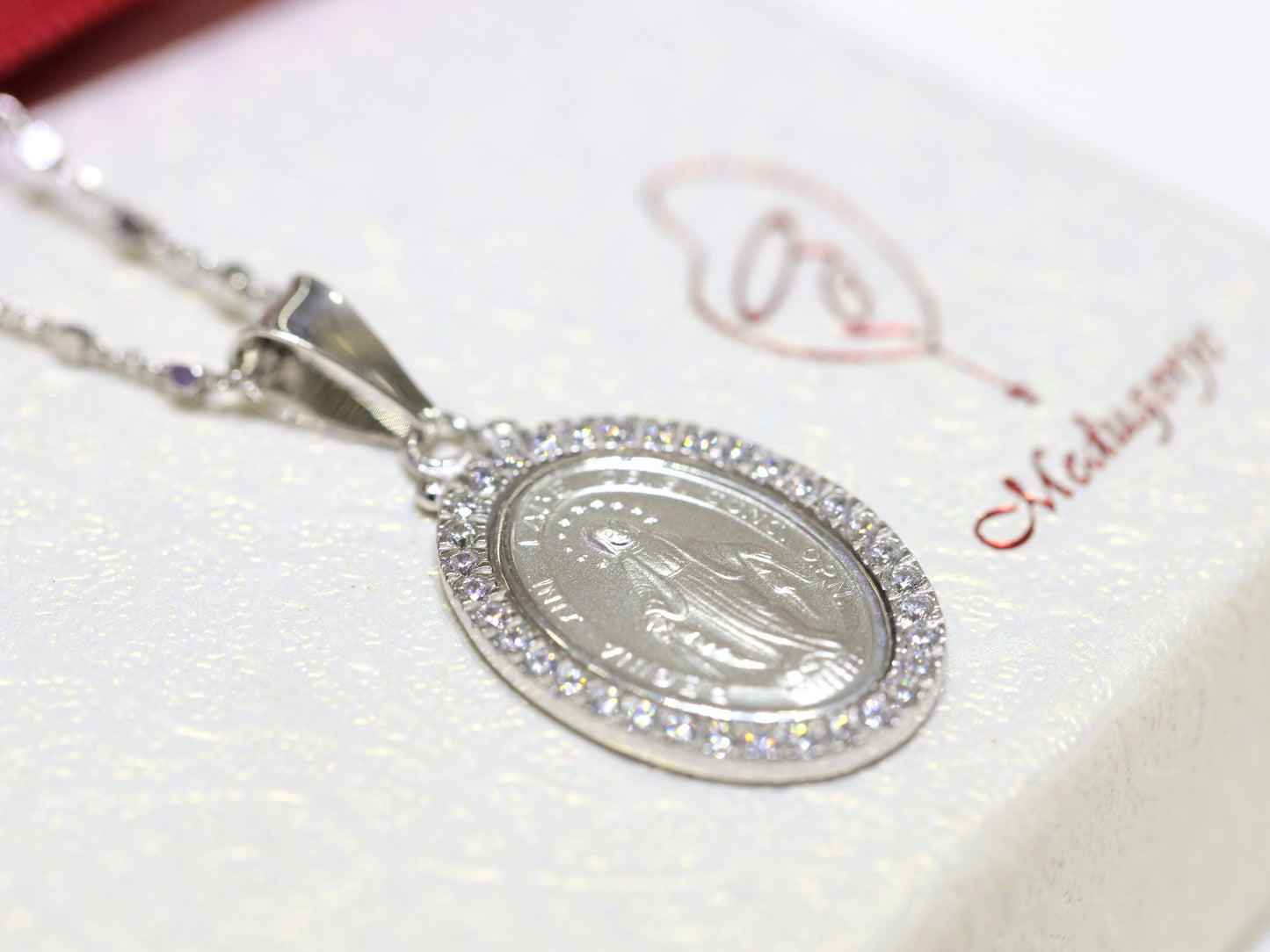 Wundertätige Medaille für Frauen, Sterlingsilber 925, hochdetaillierte Medaille, klare kubische Zirkoniummedaille, edler Schmuck, Medaille Unserer Lieben Frau von der Gnade