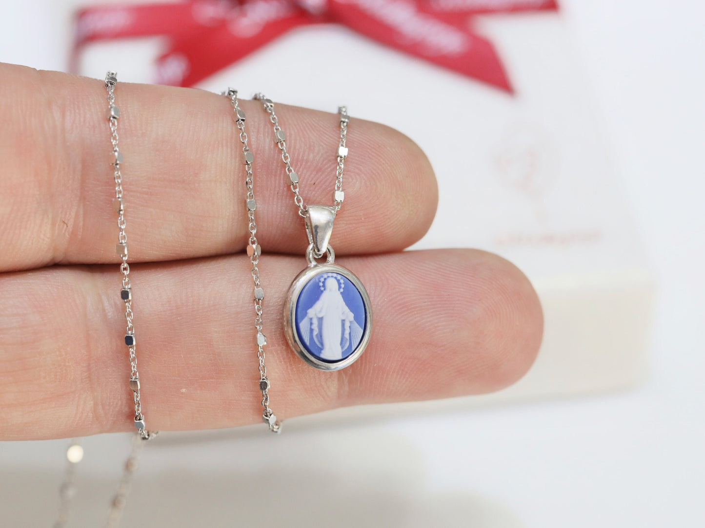Medalla Nuestra Señora de Gracia, colgante Virgen María, collar de cameo minimalista, Medalla Milagrosa de plata de ley 925, medalla pequeña para adolescentes