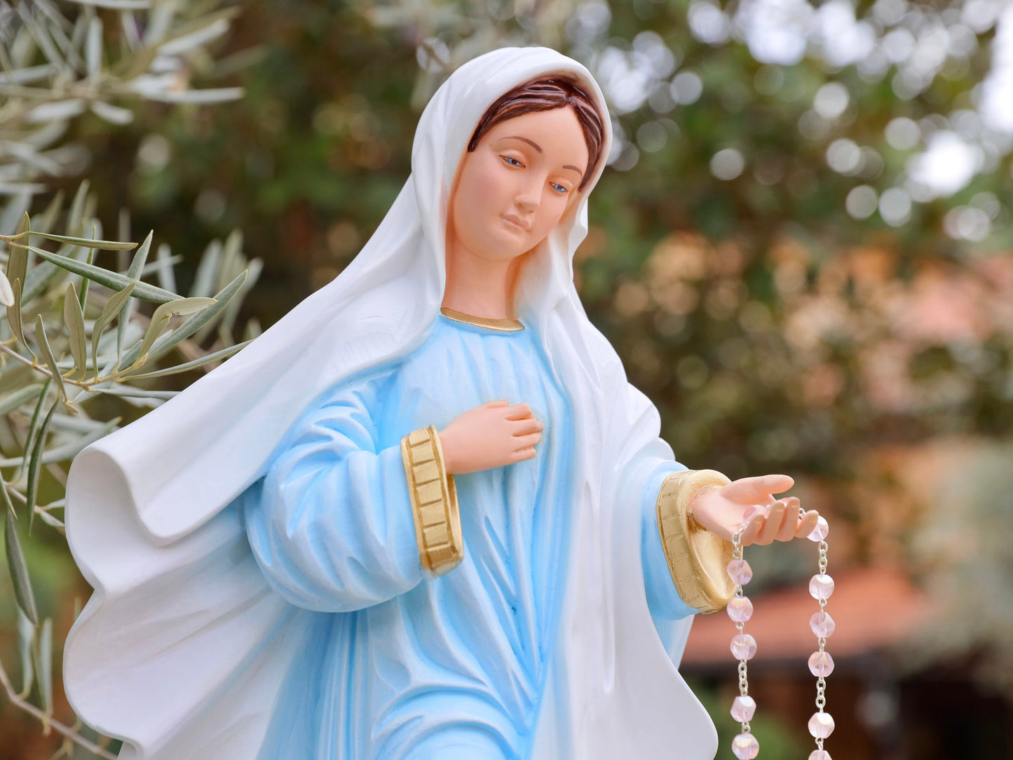 Estatua de la Reina de la Paz de 57 cm, estatua de Medjugorje, estatua de Nuestra Señora, estatua interior al aire libre de la Virgen María, estatua del altar del hogar, estatua de polvo de mármol