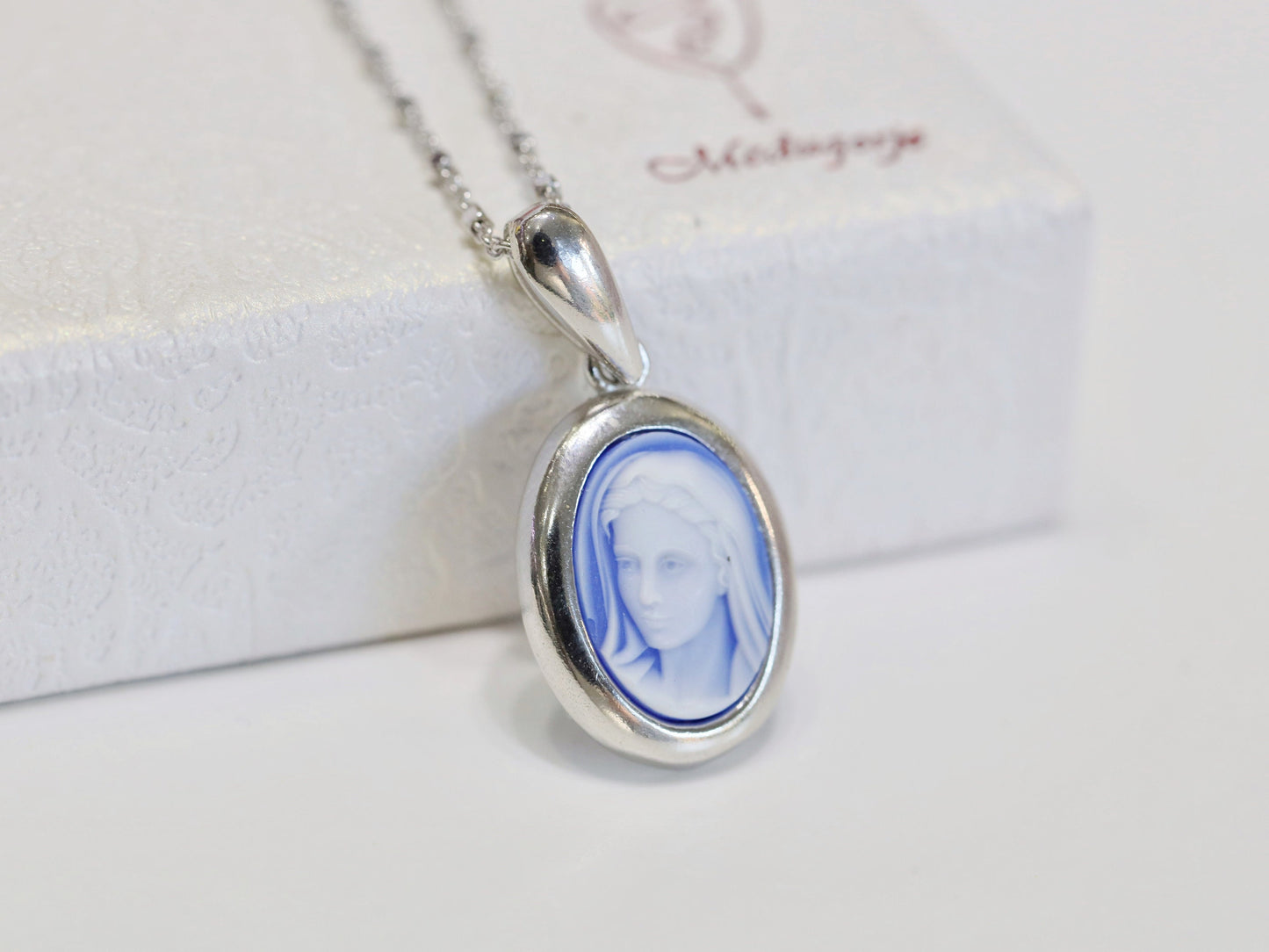 Colgante Nuestra Señora, plata de ley 925, charm estilo cameo para mujer, charm collar Reina de la Paz, medalla cameo azul, colgante azul Nuestra Señora