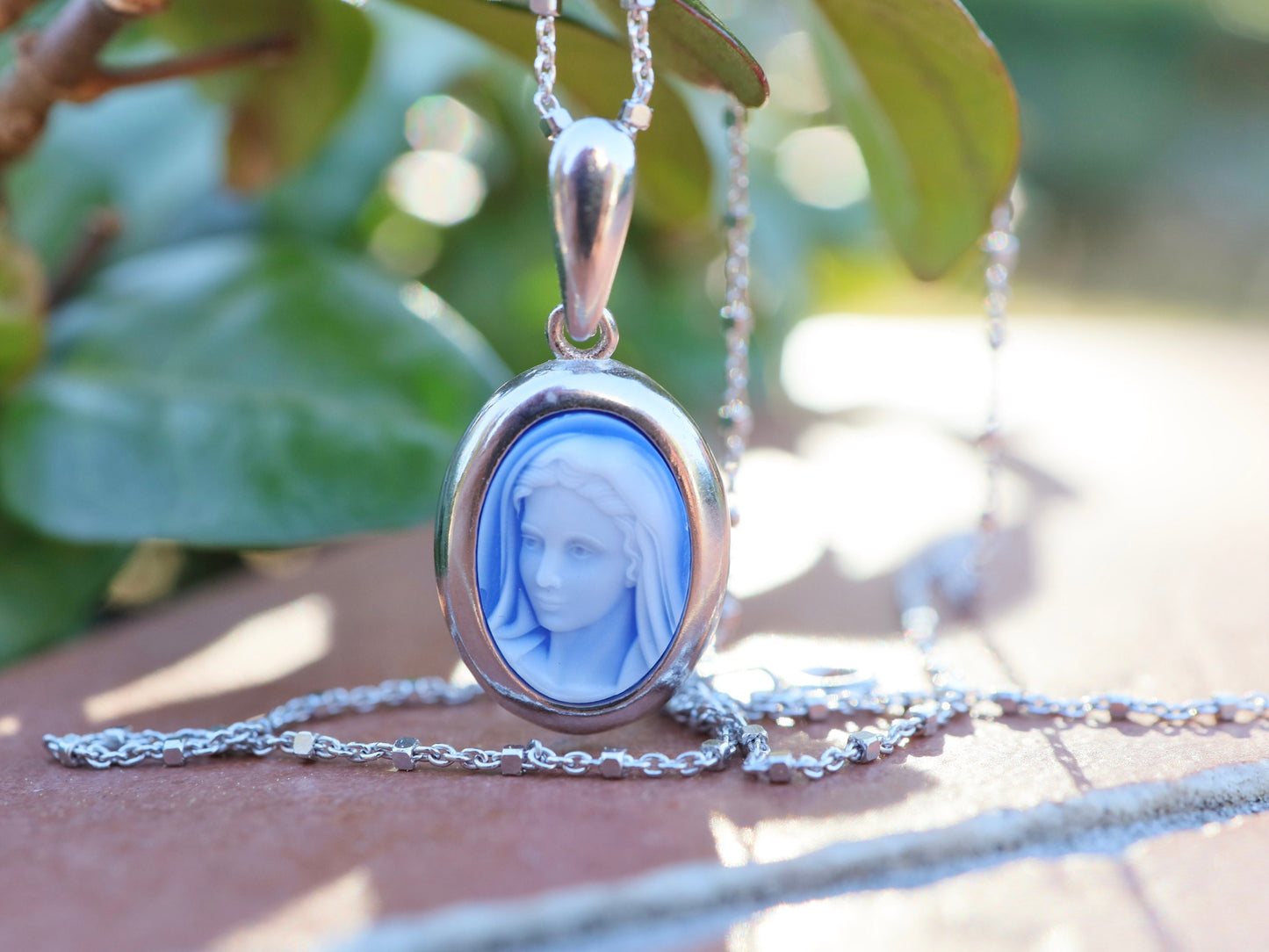 Colgante Nuestra Señora, plata de ley 925, charm estilo cameo para mujer, charm collar Reina de la Paz, medalla cameo azul, colgante azul Nuestra Señora