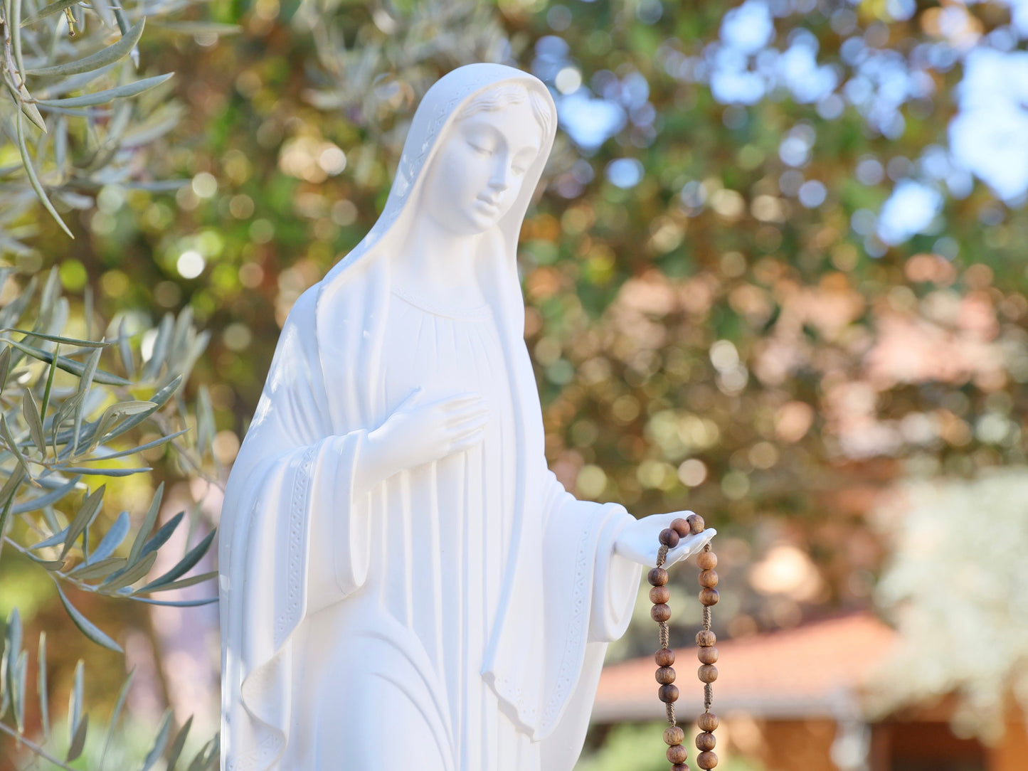 Estatua de Medjugorje, estatua grande de la Reina de la Paz, estatua al aire libre de Nuestra Señora, estatua blanca para el jardín, estatua de resina, estatua de 23 pulgadas para el altar