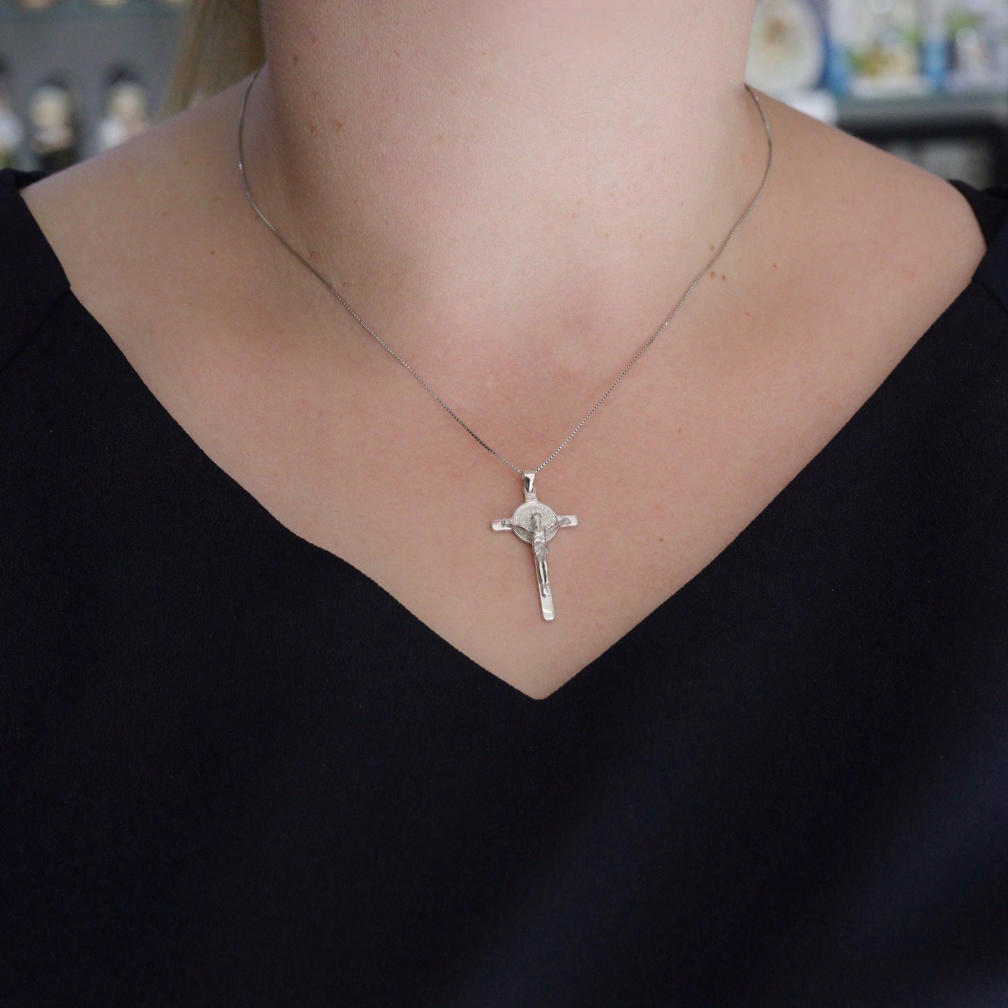 Plata de ley 925 Cruz de San Benito, cruz católica, cruz de tamaño mediano de San Santo Padre Benito, collar de San Benito para mujer