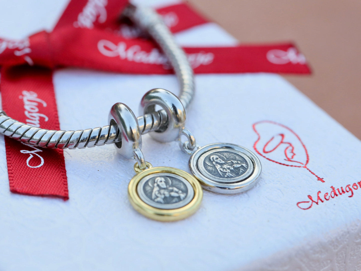 Encanto de cuentas escapulares compatibles con Pandora de plata de primera ley, colgante escapulario marrón similar a pandora, colgante escapulario de plata de dos tonos para bracalet