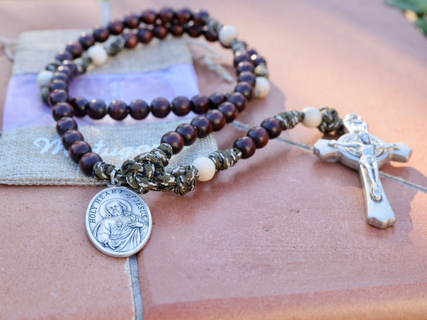 Rosario carmelita, rosario escapulario, rosario de madera, rosario católico, rosario paracord, rosario guerrero, rosario cruz de San Benito, Sagrado Corazón