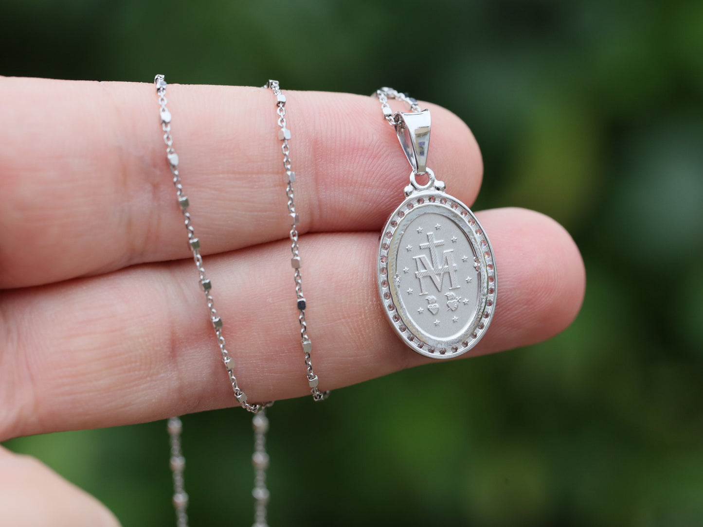 Wundertätige Medaille für Frauen, Sterlingsilber 925, hochdetaillierte Medaille, klare kubische Zirkoniummedaille, edler Schmuck, Medaille Unserer Lieben Frau von der Gnade